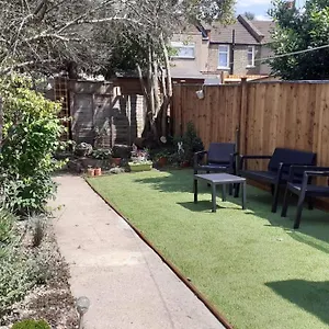 https://2br-edwardian-house-in-greenwich.brighton-hotels-england.com